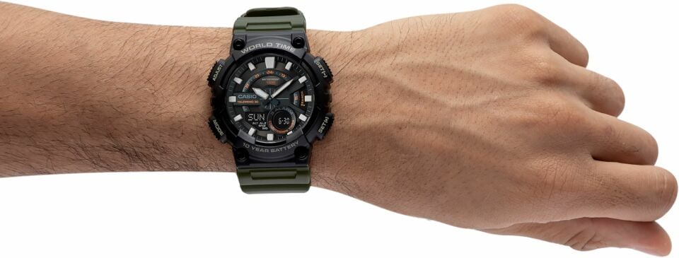 Casio AEQ-110W-3AVDF  Digital Erkek Kol Saati