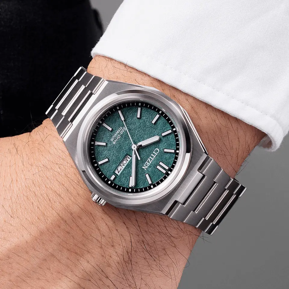 Citizen AW0130-85XC Erkek Kol Saati